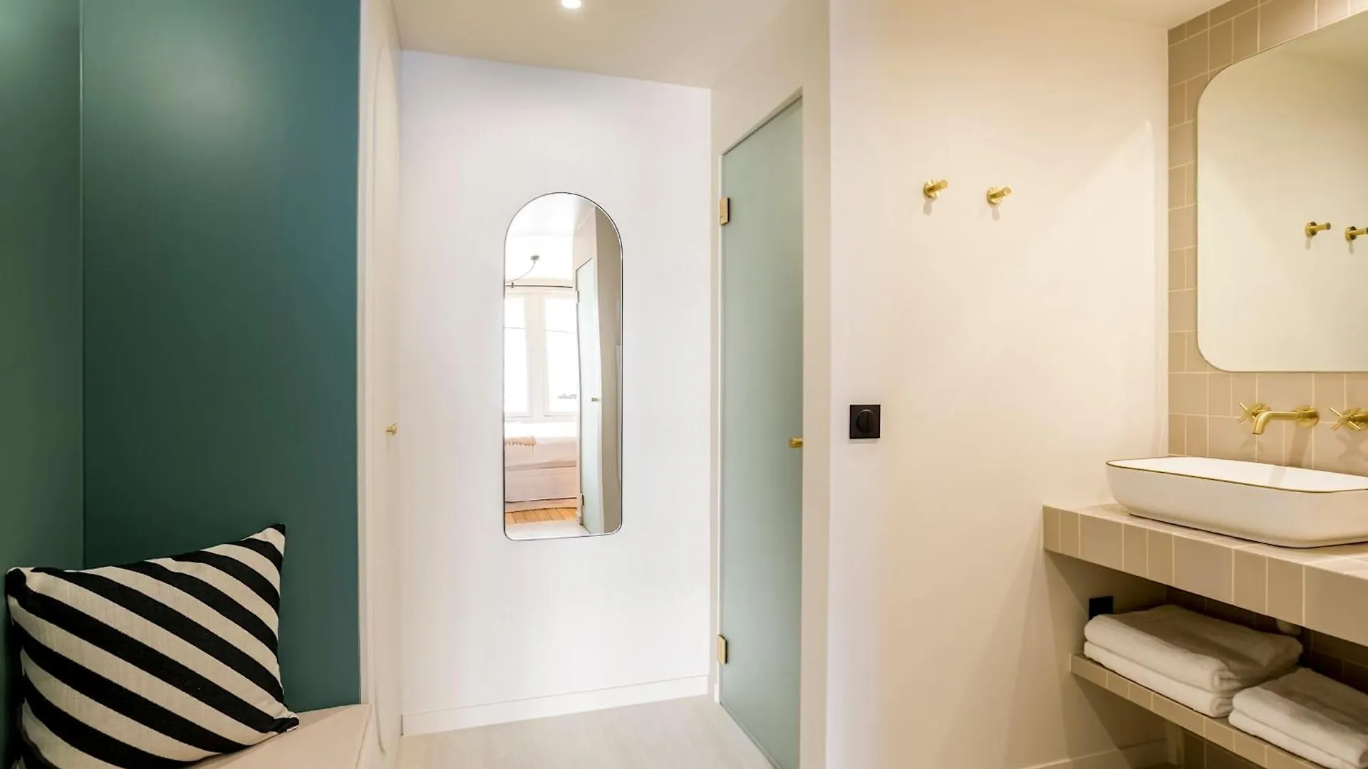 Habitat Parisien - Madeleine Galeries Lafayette Apartment Paris