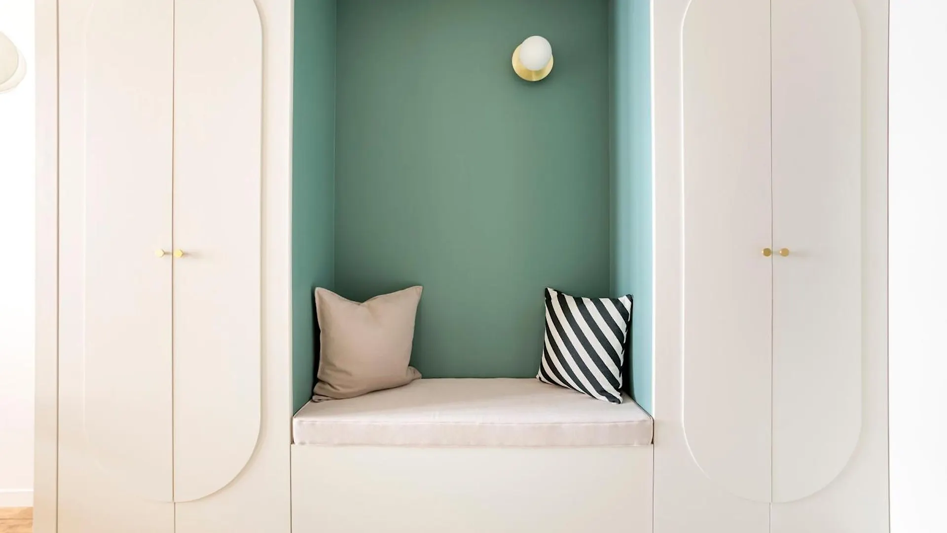 Habitat Parisien - Madeleine Galeries Lafayette Apartment *